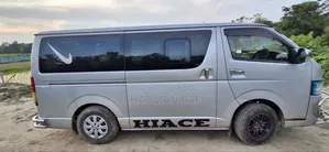 Toyota HiAce 2016 Silver