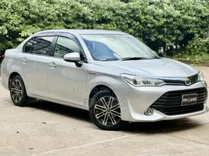 Toyota Axio 1.5 Hybrid 2WD 2017 Silver