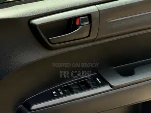Toyota Axio 1.5 Hybrid 2WD 2017 Silver