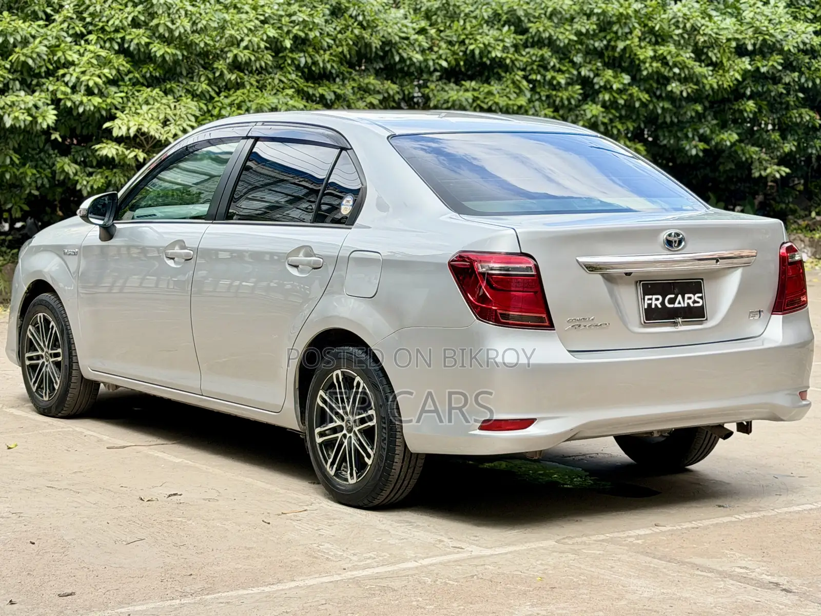 Toyota Axio 1.5 Hybrid 2WD 2017 Silver