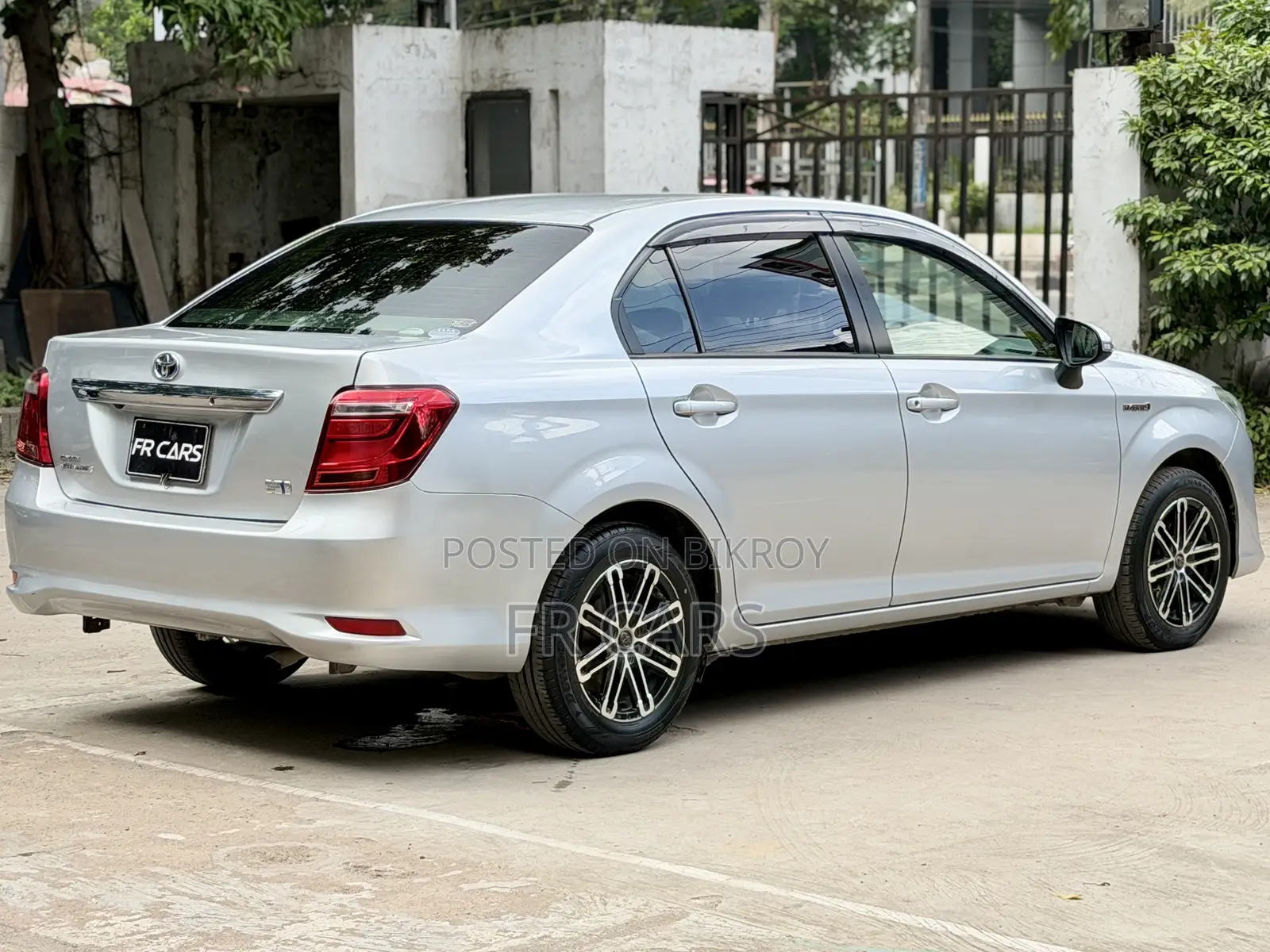 Toyota Axio 1.5 Hybrid 2WD 2017 Silver