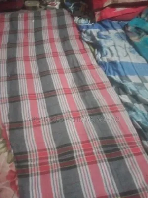 তোষক দৈর্ঘ্য ৬ ফিট ৯ ইঞ্চি, প্রস্থ ৫ ফিট