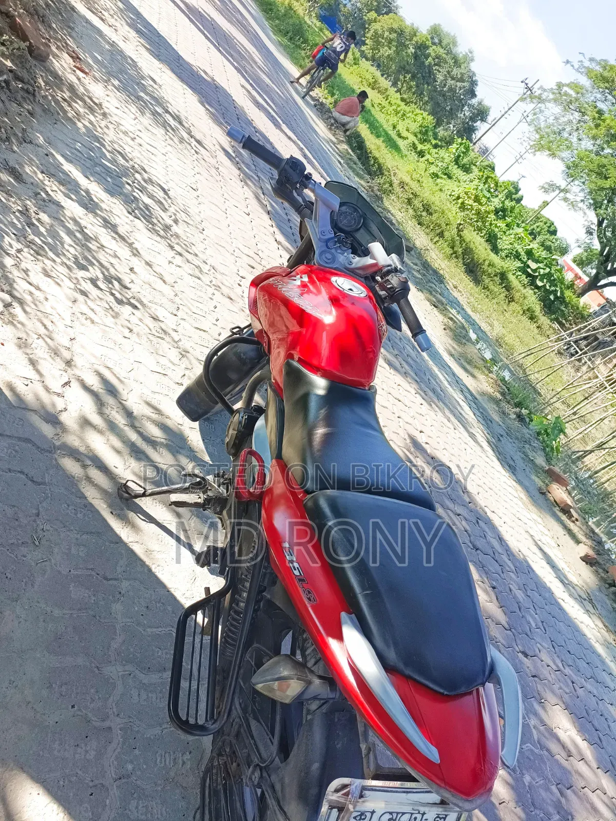Bajaj Pulsar 135 LS 2011 Red