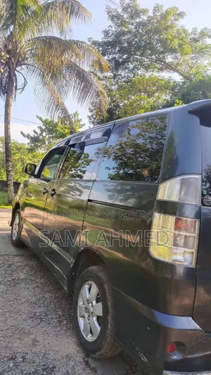 Toyota HiAce 2001 Black