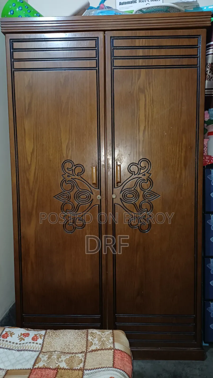 খুবই ভালো কন্ডিশনের মালয়েশিয়ান MDF আলমারি বিক্রি হবে
