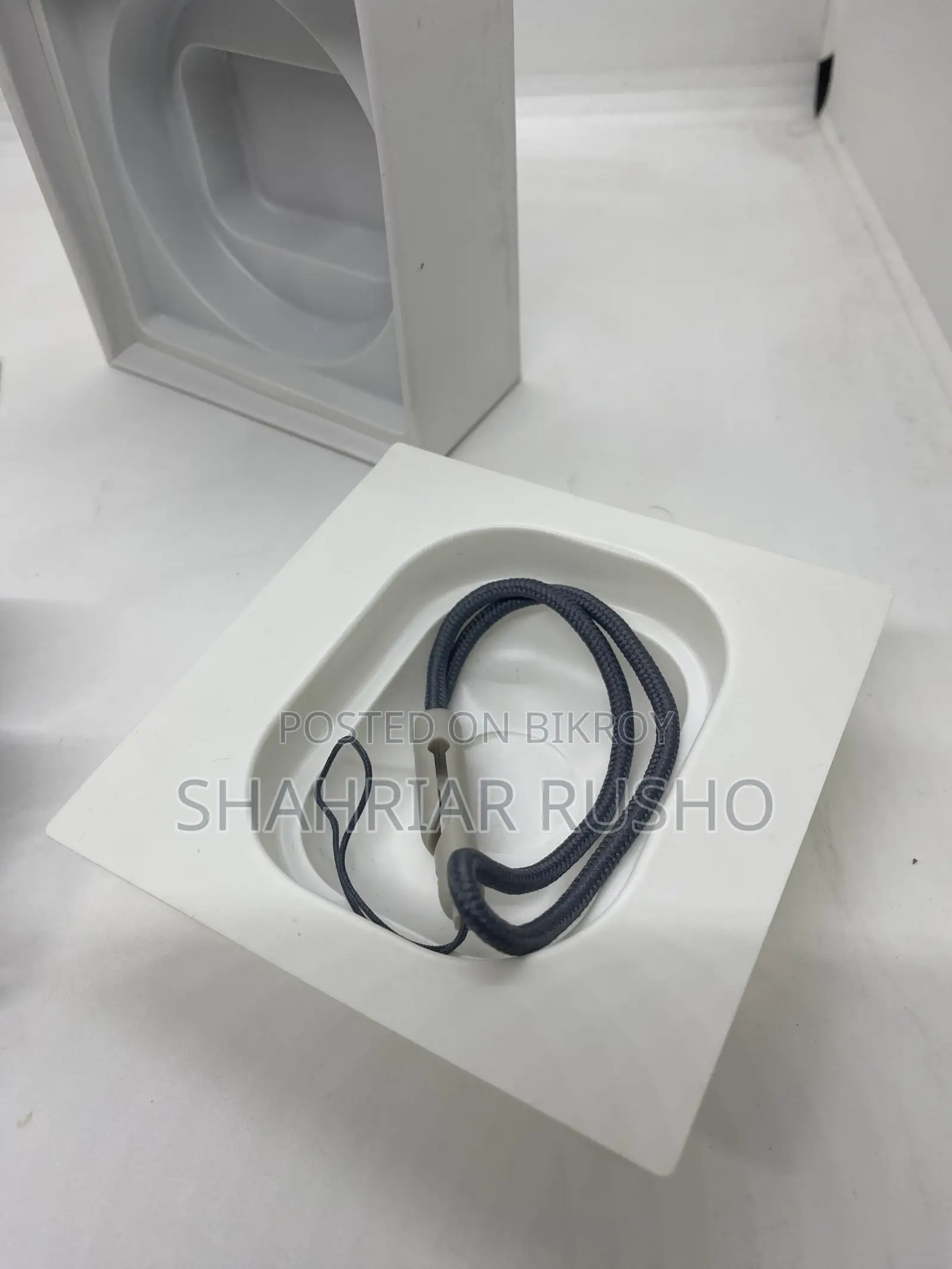 অ্যাপল এয়ারপড প্রো ২
