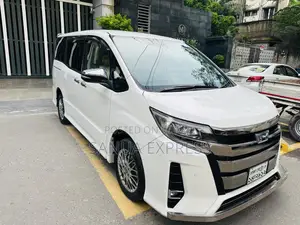 Toyota Noah 1.8 Front-Wheel Drive Hybrid (7 seater) 2021 Pearl