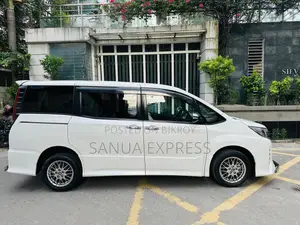 Toyota Noah 1.8 Front-Wheel Drive Hybrid (7 seater) 2021 Pearl