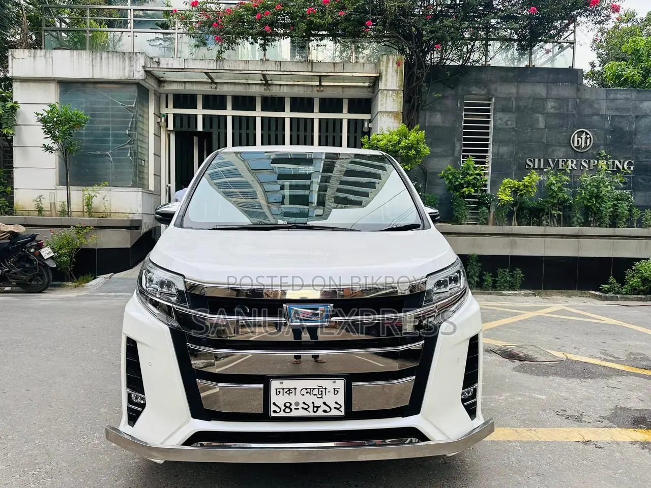 Toyota Noah 1.8 Front-Wheel Drive Hybrid (7 seater) 2021 Pearl