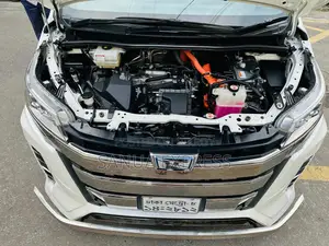 Toyota Noah 1.8 Front-Wheel Drive Hybrid (7 seater) 2021 Pearl