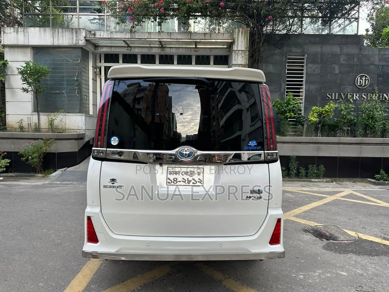 Toyota Noah 1.8 Front-Wheel Drive Hybrid (7 seater) 2021 Pearl