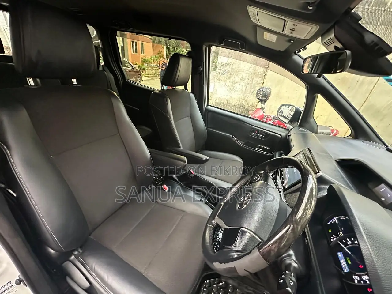 Toyota Noah 1.8 Front-Wheel Drive Hybrid (7 seater) 2021 Pearl