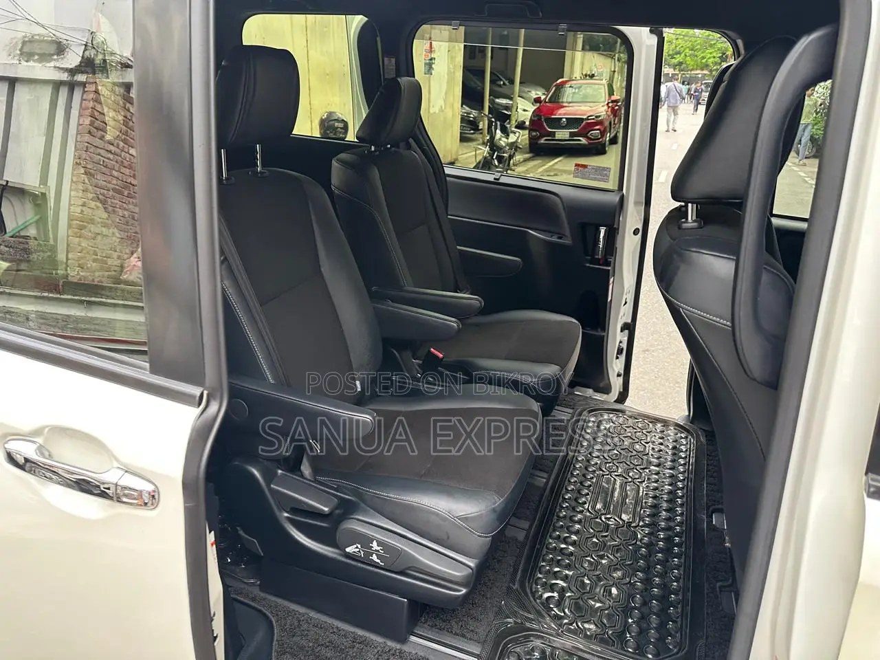 Toyota Noah 1.8 Front-Wheel Drive Hybrid (7 seater) 2021 Pearl