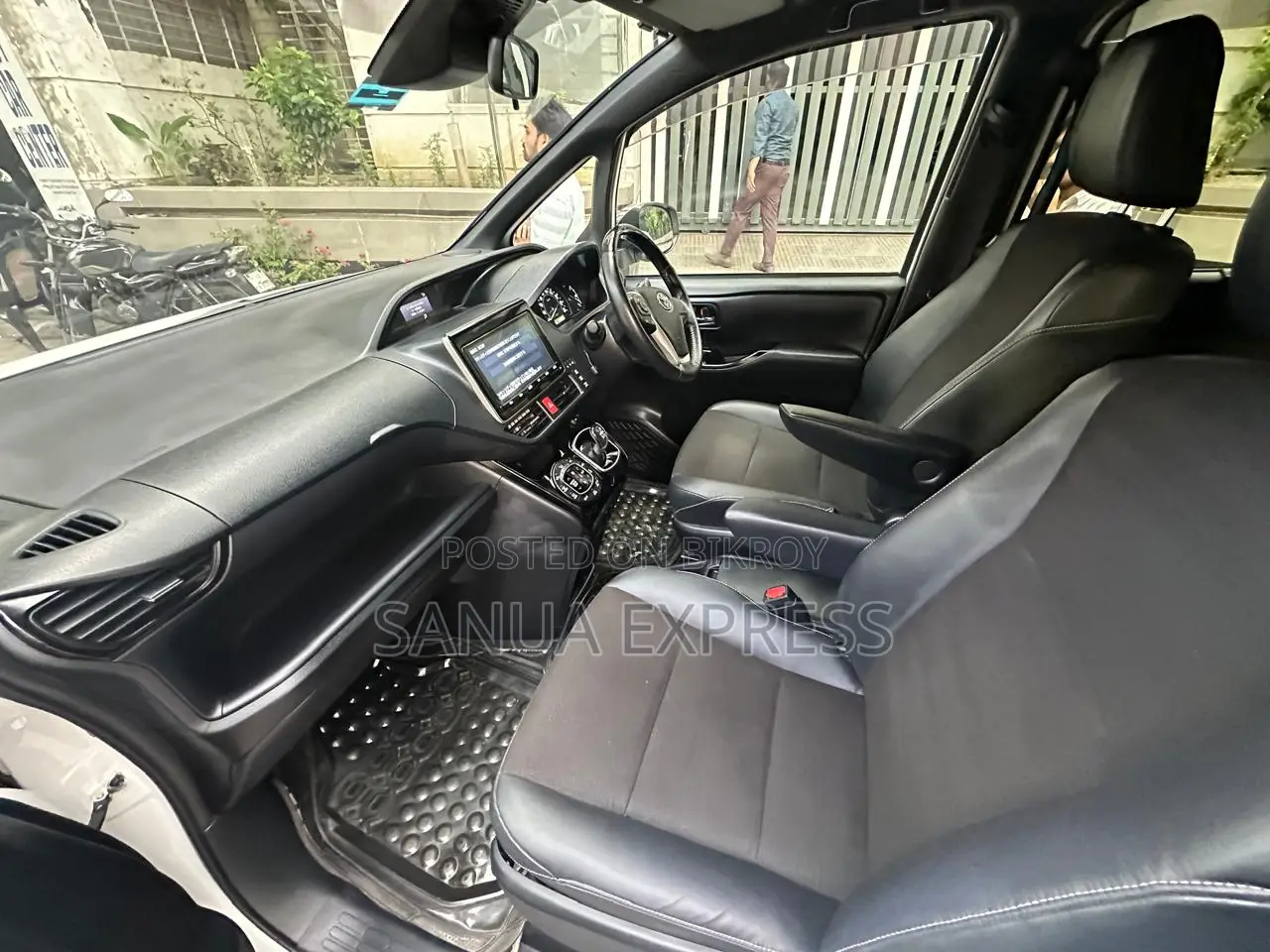 Toyota Noah 1.8 Front-Wheel Drive Hybrid (7 seater) 2021 Pearl
