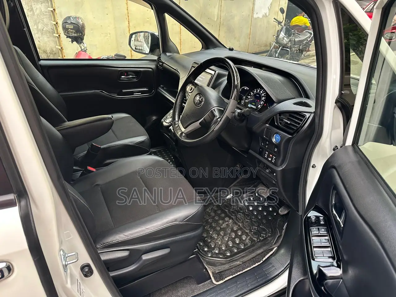 Toyota Noah 1.8 Front-Wheel Drive Hybrid (7 seater) 2021 Pearl