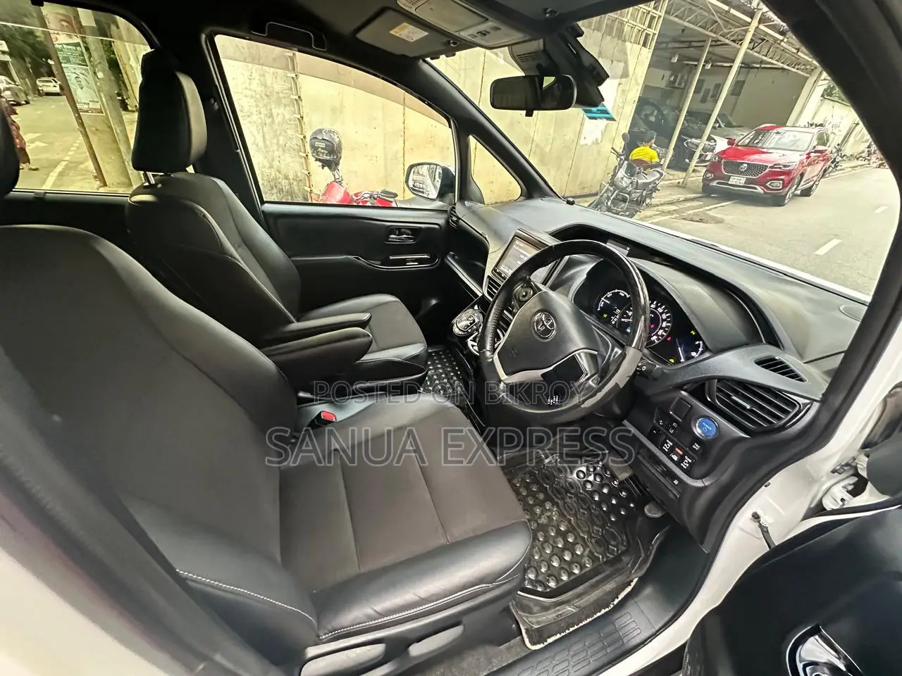 Toyota Noah 1.8 Front-Wheel Drive Hybrid (7 seater) 2021 Pearl