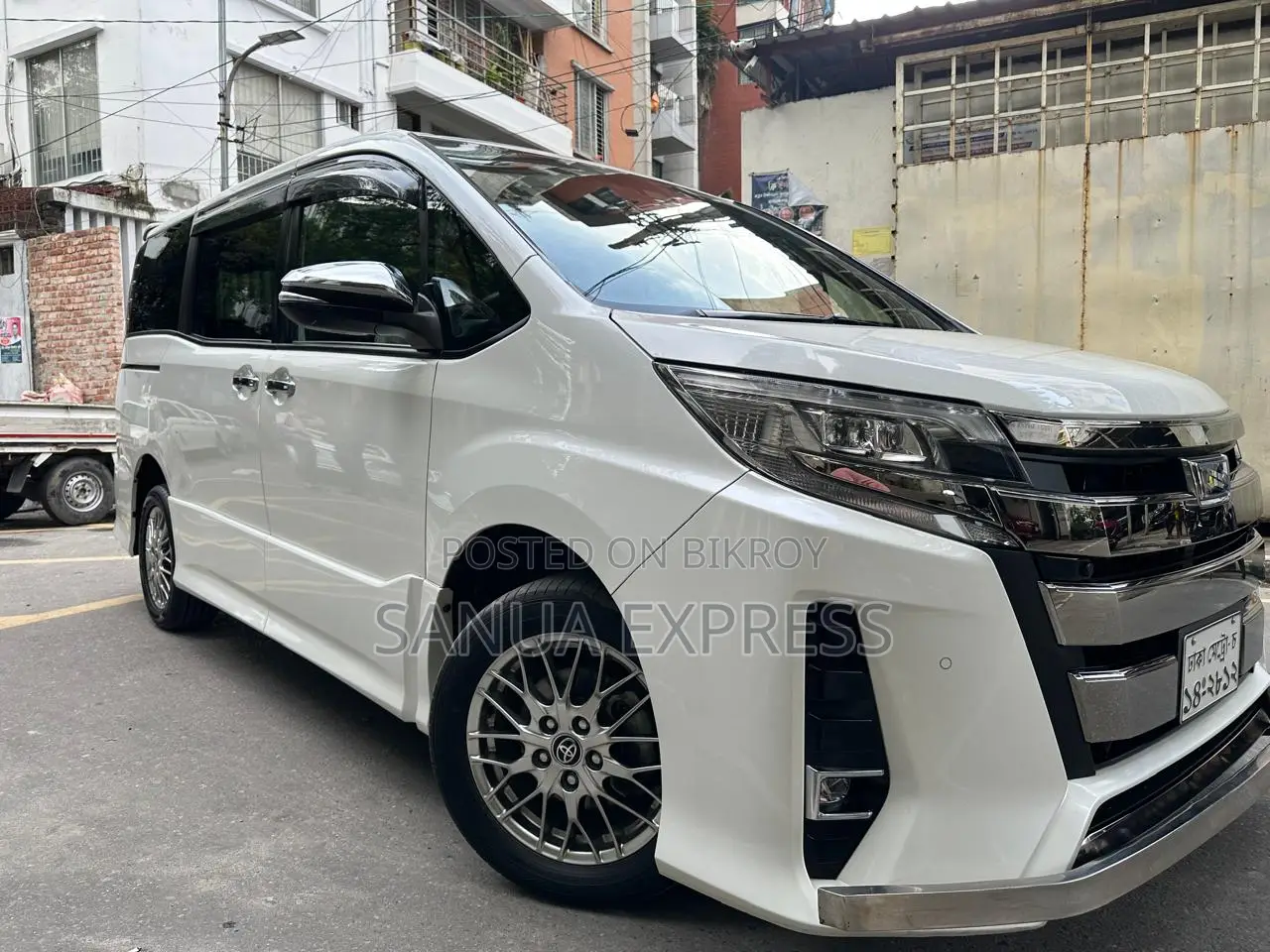 Toyota Noah 1.8 Front-Wheel Drive Hybrid (7 seater) 2021 Pearl