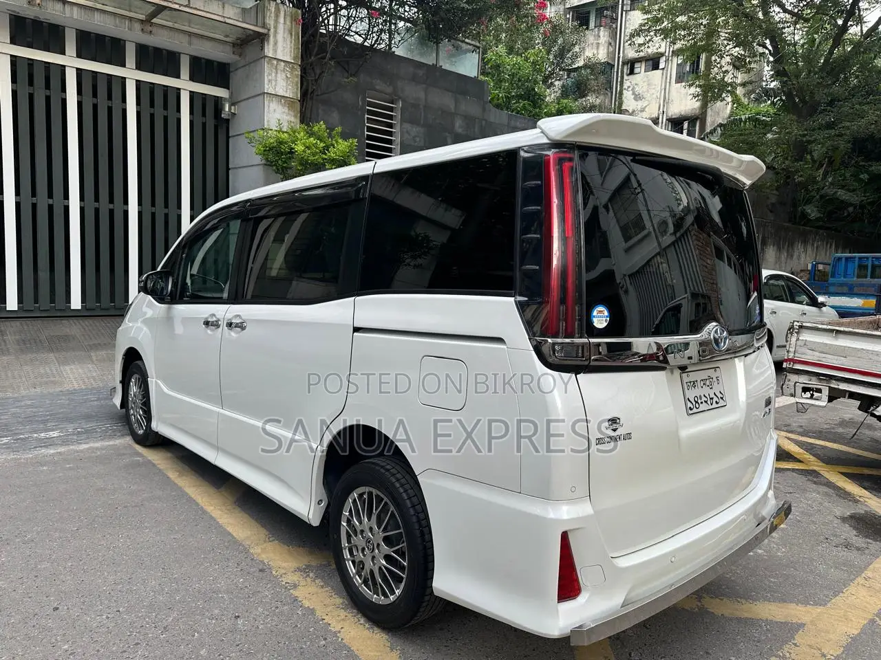 Toyota Noah 1.8 Front-Wheel Drive Hybrid (7 seater) 2021 Pearl