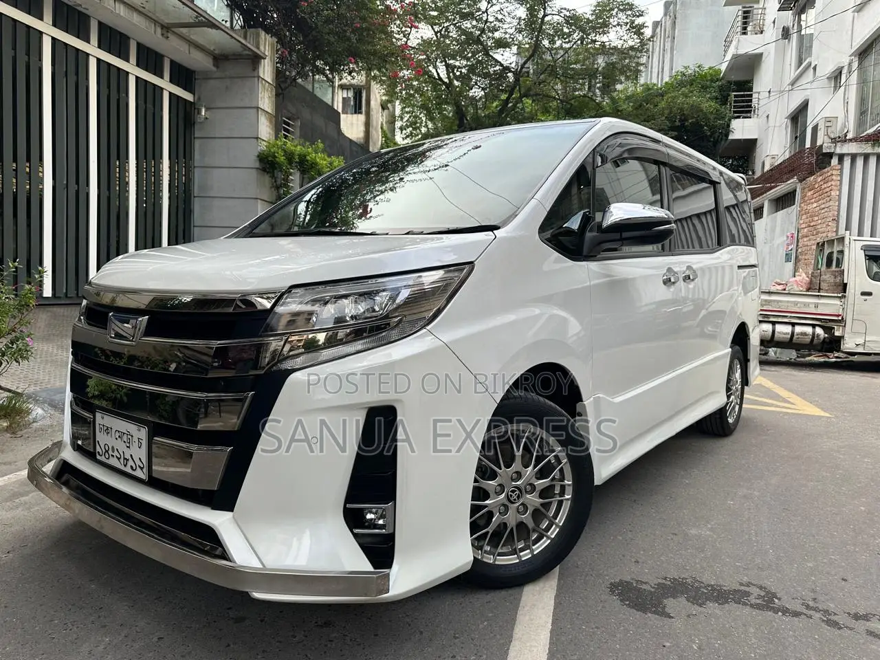 Toyota Noah 1.8 Front-Wheel Drive Hybrid (7 seater) 2021 Pearl