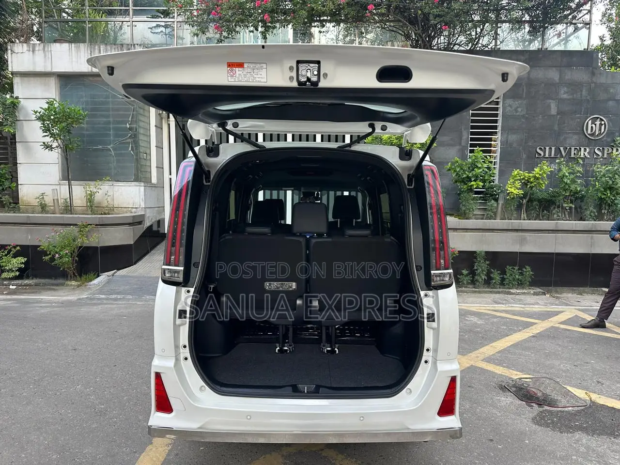 Toyota Noah 1.8 Front-Wheel Drive Hybrid (7 seater) 2021 Pearl