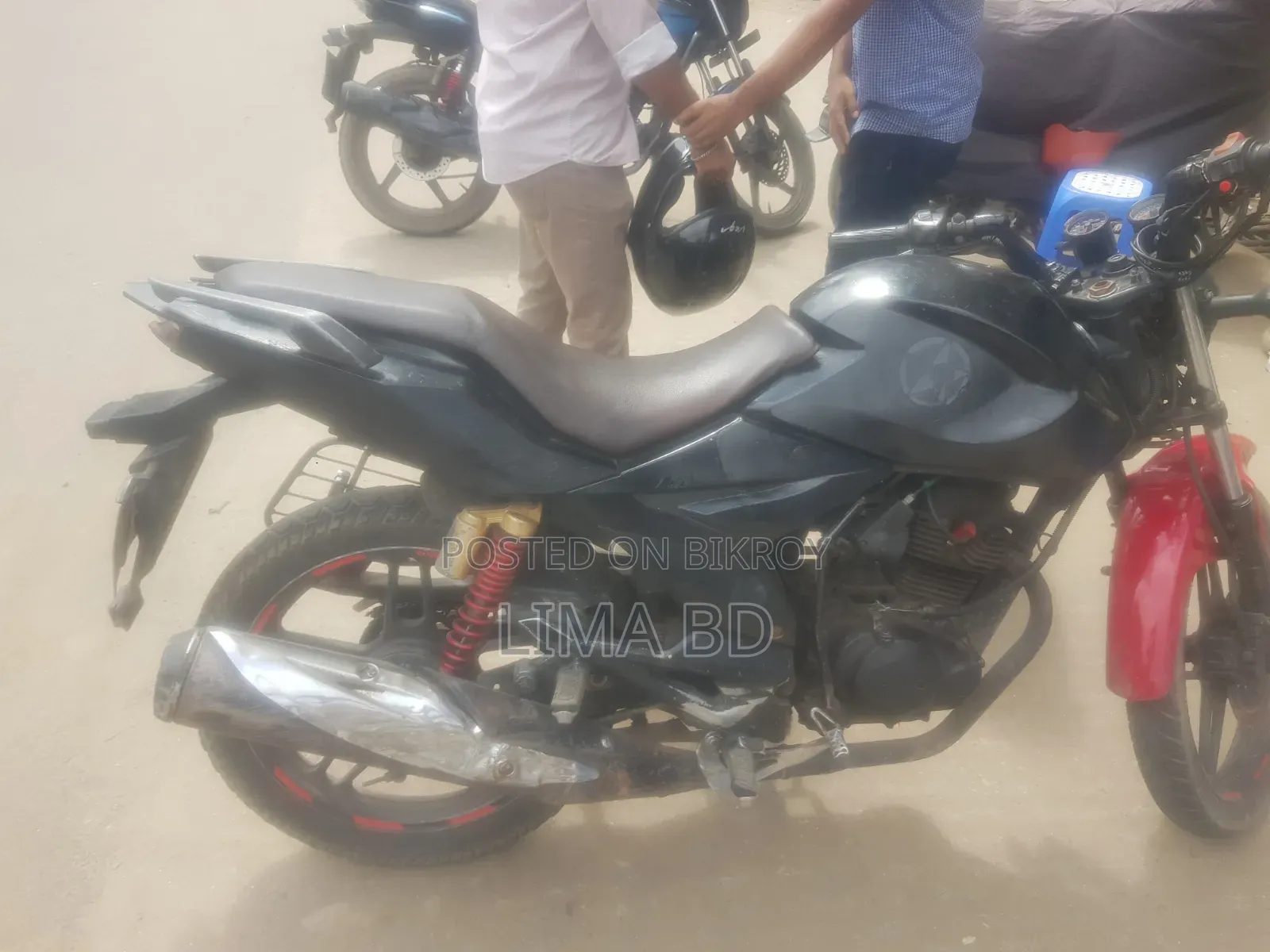 হিরো এক্সট্রিম ১২৫আর ২০১৫ কালো