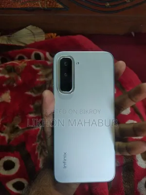 ইনফিনিক্স হট ৭০ ১২৮ জিবি সিলভার
