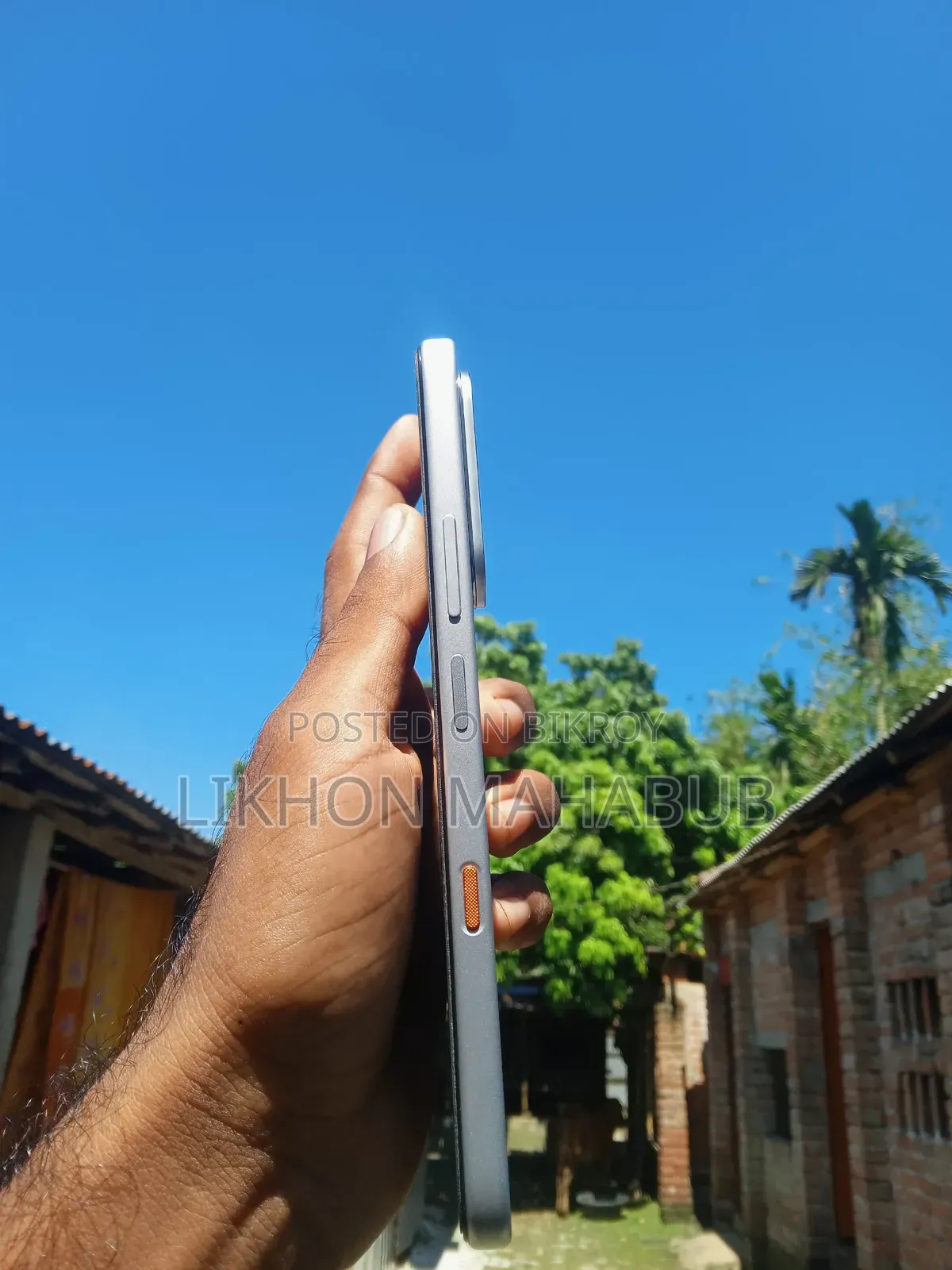 ইনফিনিক্স হট ৭০ ১২৮ জিবি সিলভার