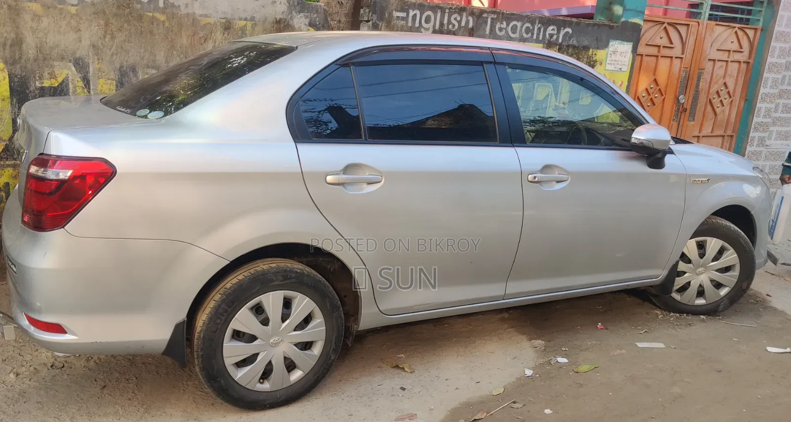 Toyota Axio 1.5 Hybrid 2WD 2017 Silver