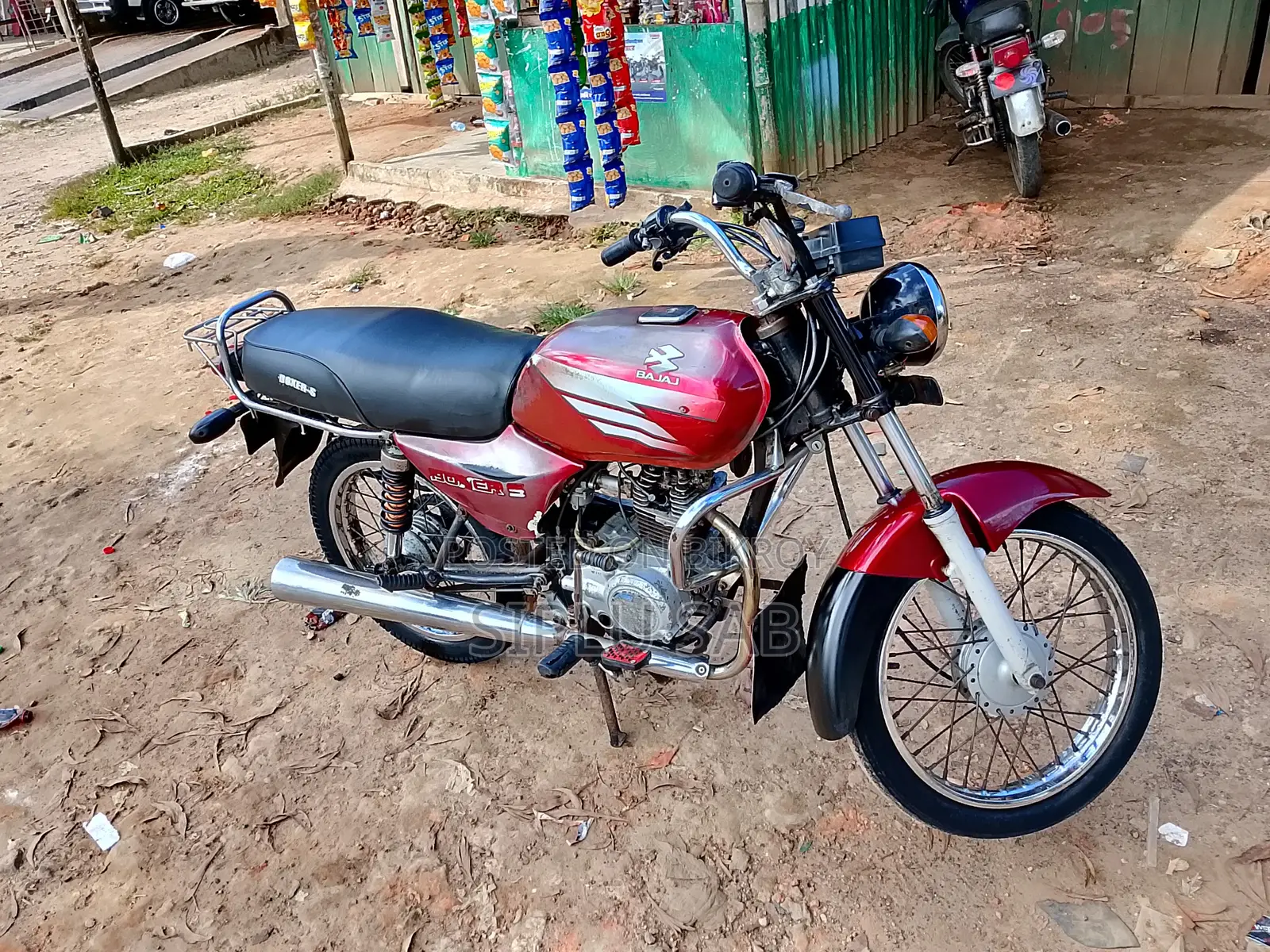 বাাজাজ বক্সার ২০২৫ রেড
