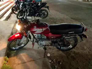 বাাজাজ বক্সার ২০২৫ রেড