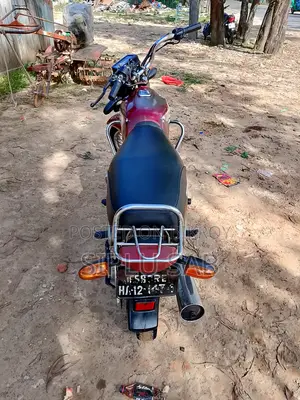 বাাজাজ বক্সার ২০২৫ রেড