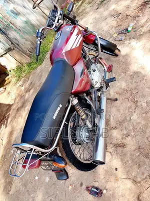 বাাজাজ বক্সার ২০২৫ রেড
