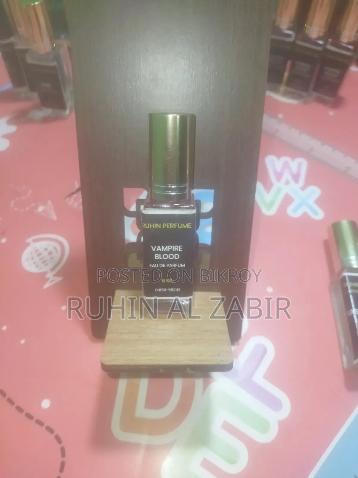 উপলব্ধ সুগন্ধি: ভ্যাম্পায়ার ব্লাড ব্লু