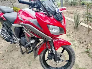 ইয়ামাহা ফেজার এফআই ভি২ ২০২১ লাল