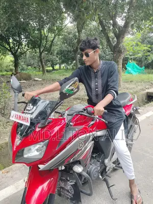 ইয়ামাহা ফেজার এফআই ভি২ ২০২১ লাল