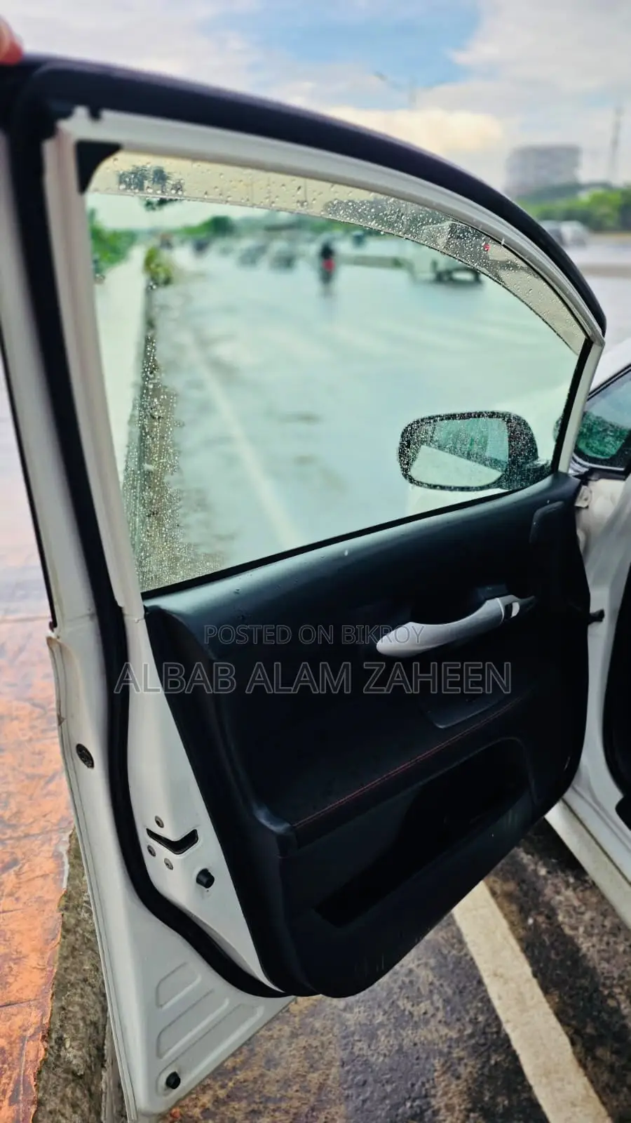 টয়োটা অ্যারিস ২০১২ অফ হোয়াইট