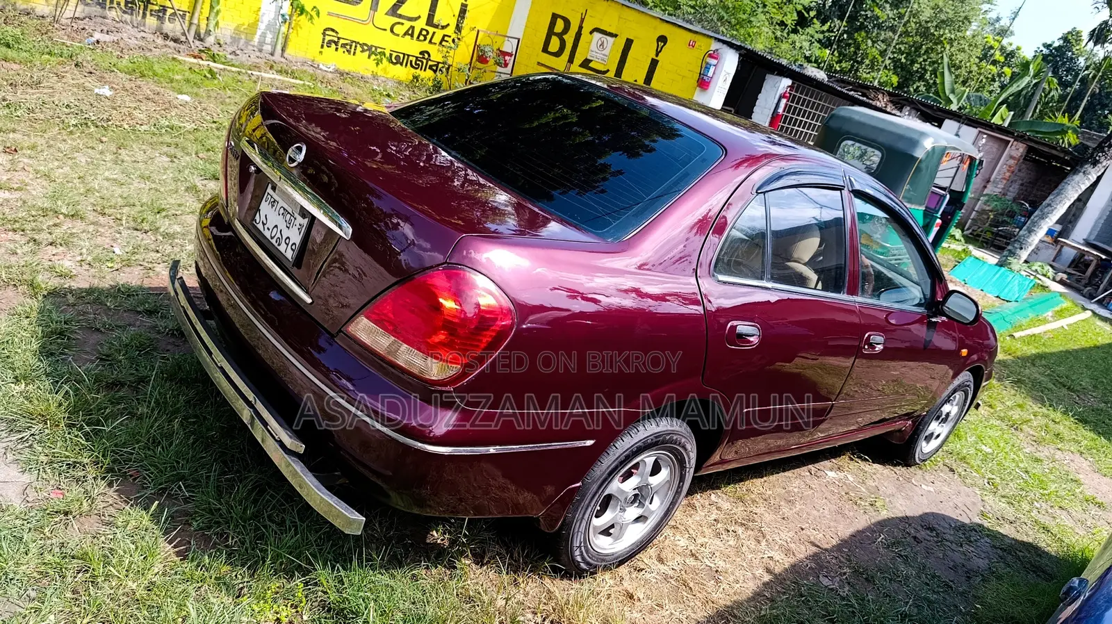 নিসান সানি ২০০৫ লাল