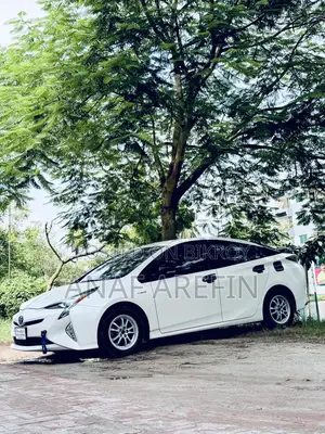 টয়োটা প্রিয়াস ফোর ট্যুরিং ২০১৮ পার্ল