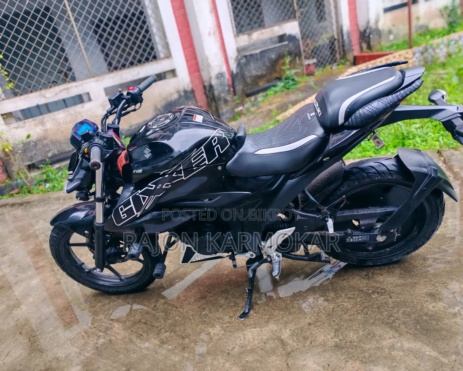 সুজুকি জিক্সার ২০২৪ ব্ল্যাক