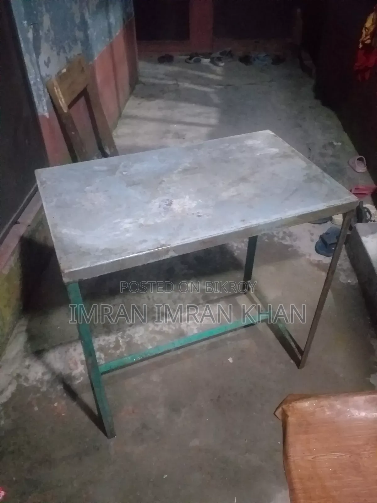 মজবুত লোহার টেবিল – বিভিন্ন কাজে ব্যবহারের উপযোগী