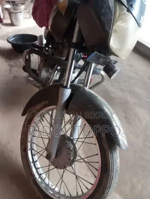 Bajaj CT 100 2017