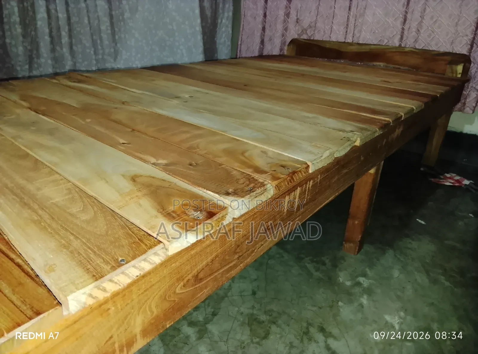 কাঠের চৌকি ৬/৩ফিট দুই মাস আগে বানানো হয়েছে একদম নতুন