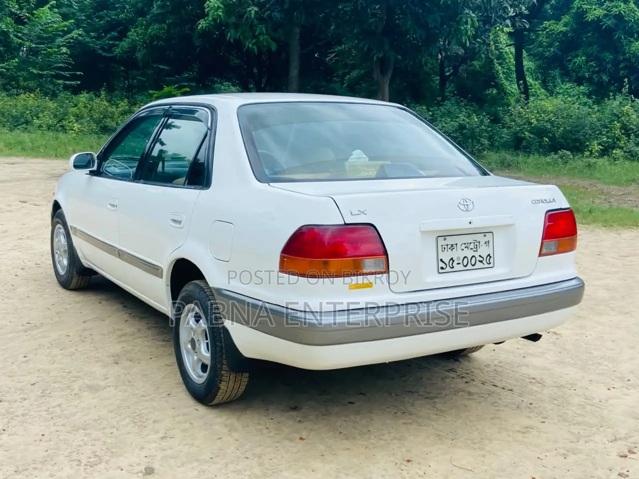 টয়োটা করোল্লা ১৯৯৬ সাদা