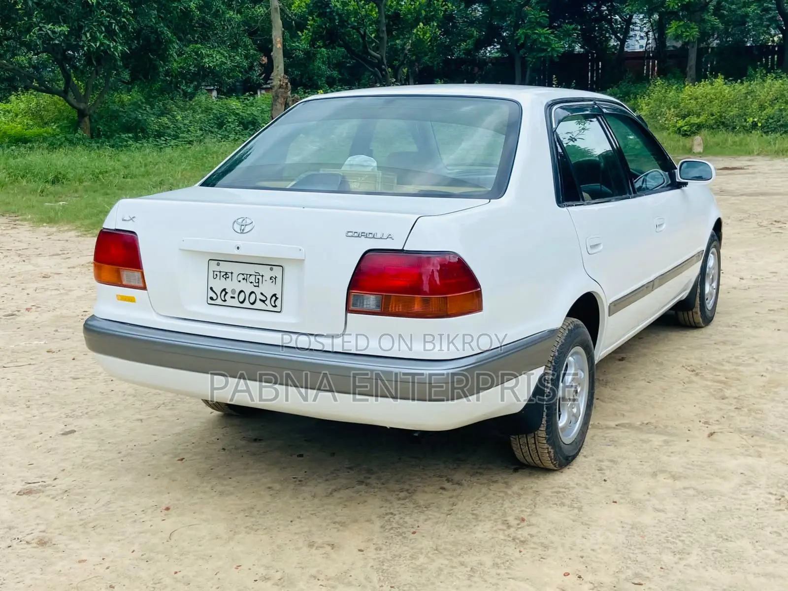 টয়োটা করোল্লা ১৯৯৬ সাদা