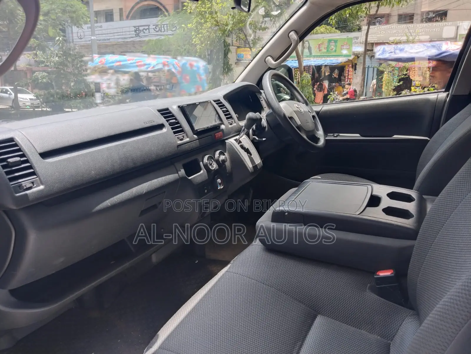 Toyota HiAce 2021 Silver