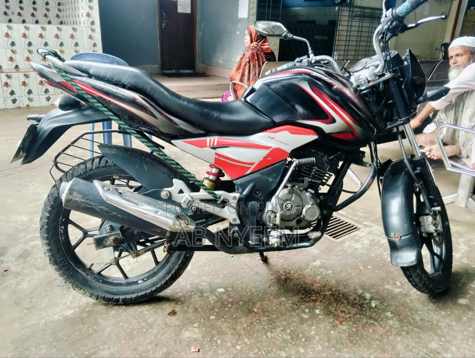 বাজাজ ডিসকভার ১২৫ ২০১৫ কালো