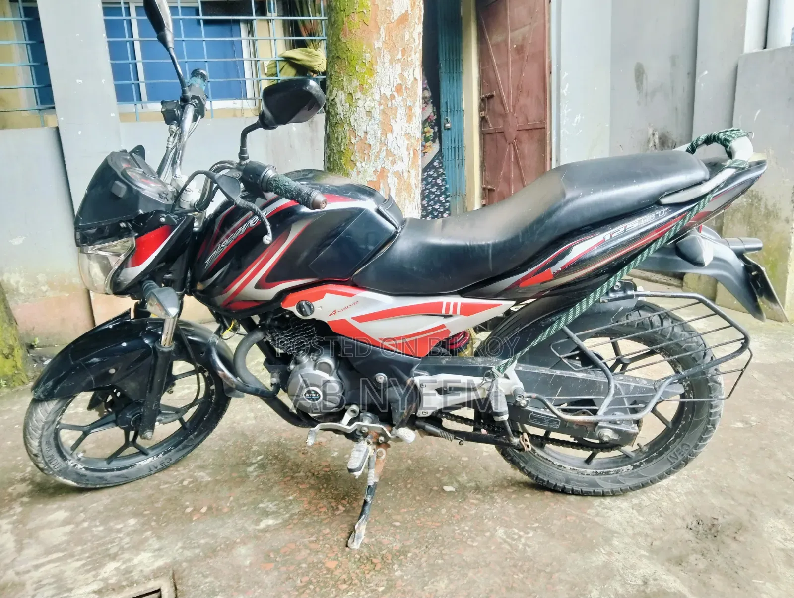 বাজাজ ডিসকভার ১২৫ ২০১৫ কালো