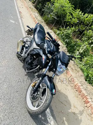 সুজুকি গিক্সার ২০২৩ কালো