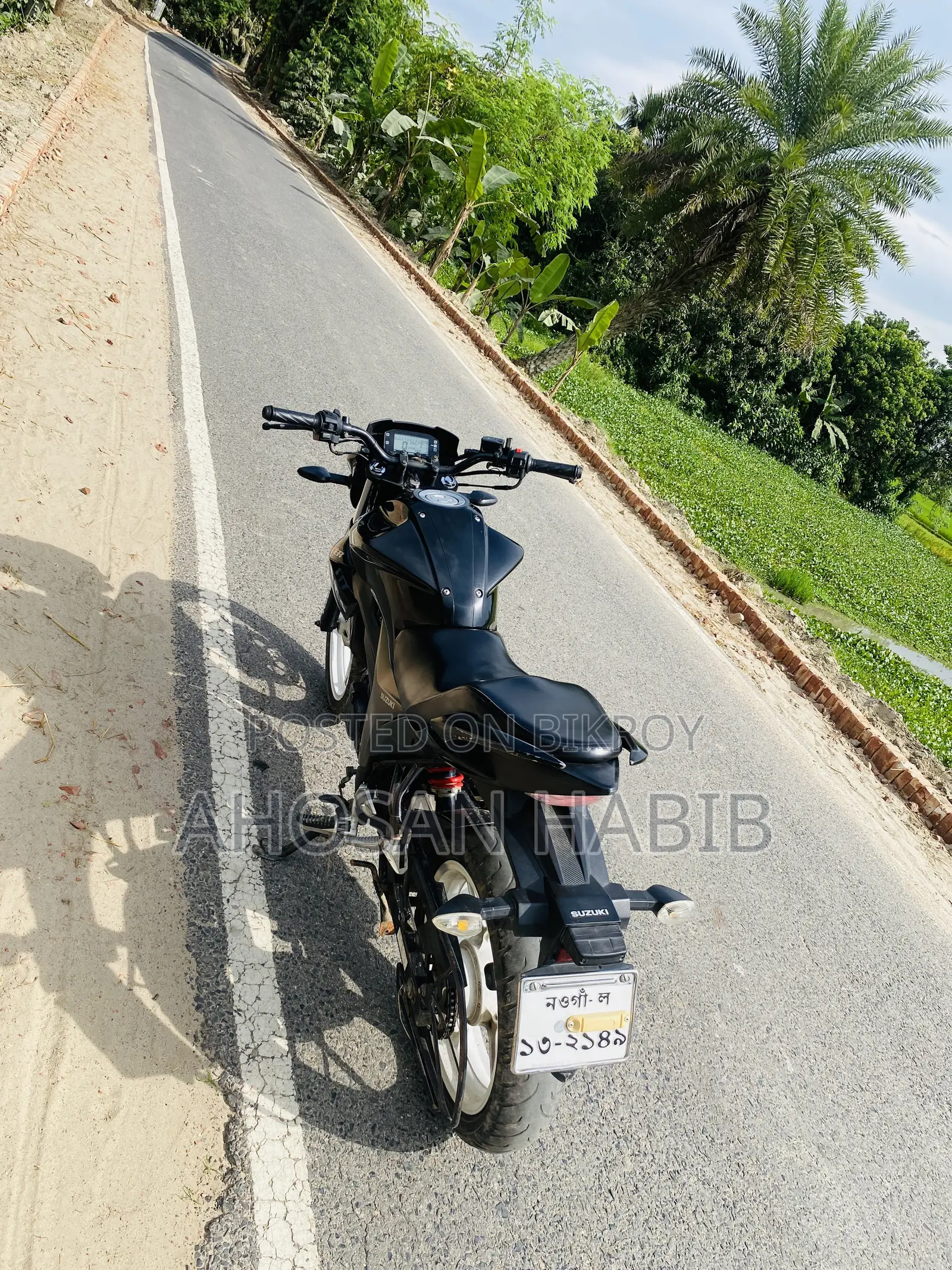 সুজুকি গিক্সার ২০২৩ কালো