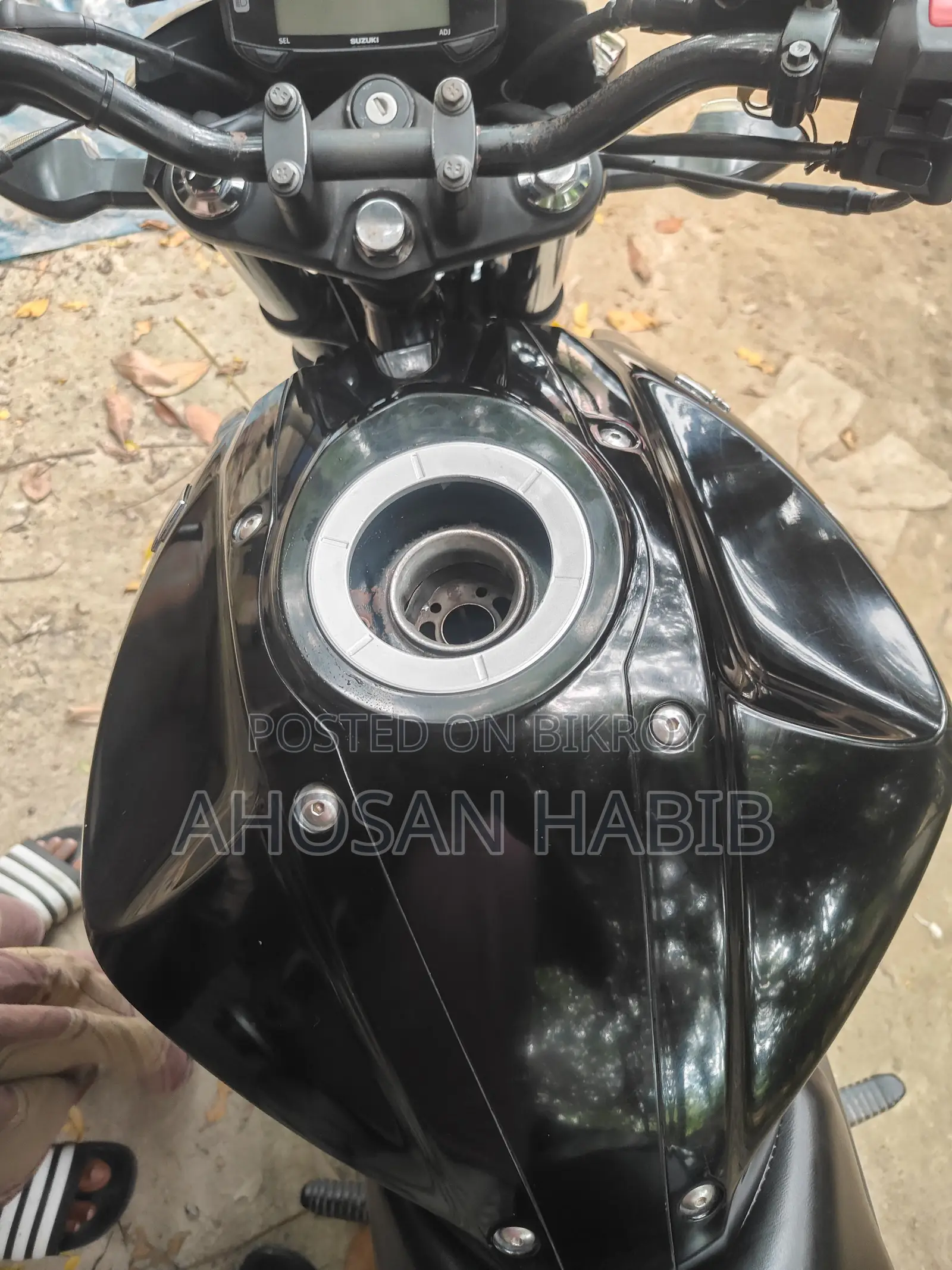 সুজুকি গিক্সার ২০২৩ কালো